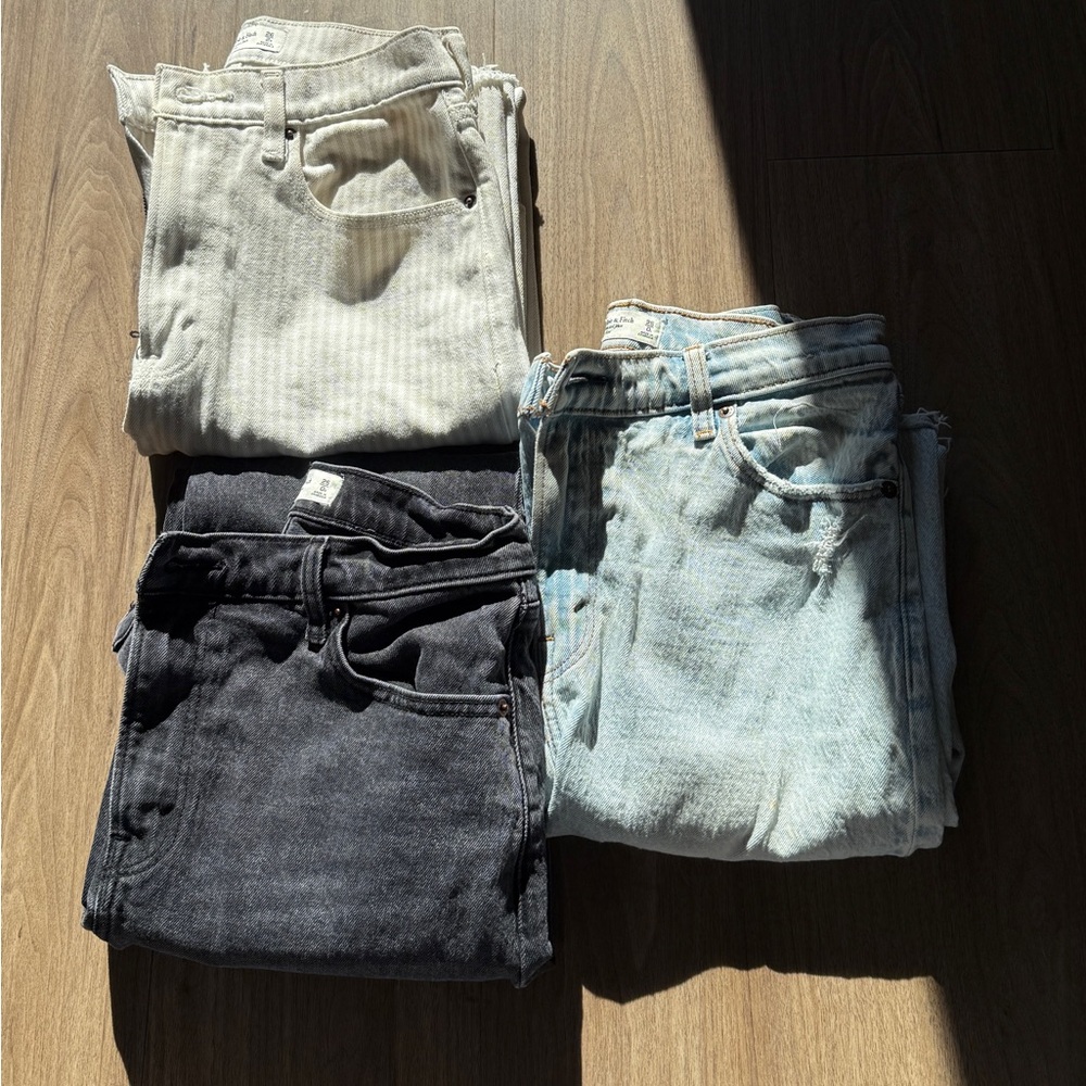 Abercrombie & Fitch The 90s Relaxed Fit Jean High Rise Denim